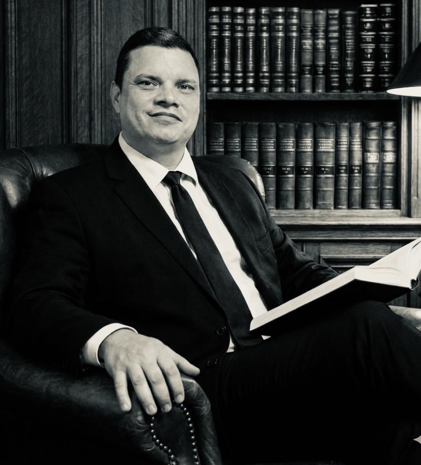 Dr. Leonardo Ambrosio em seu escritório